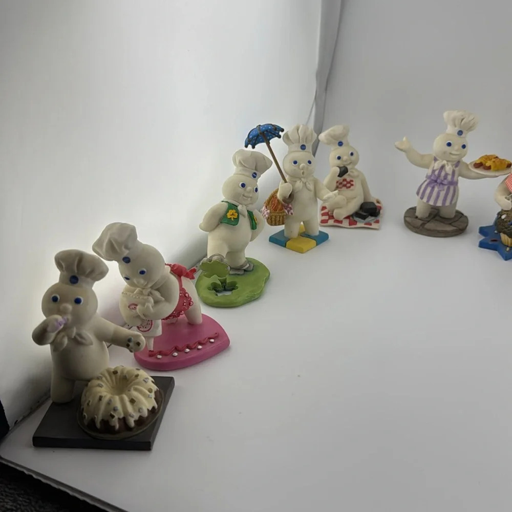 VTG The Pillsbury Doughboy Danbury Mint Ceramic Figurines Jan-Dec 1997 Bundle - Picture 2 of 16